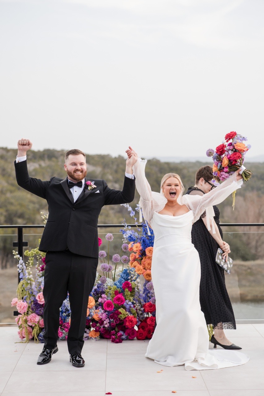 Bridal party champagne toast at The Videre Estate in Wimberley