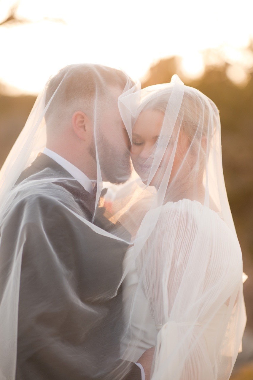 First look reaction between Cora and Cameron at Videre Estate