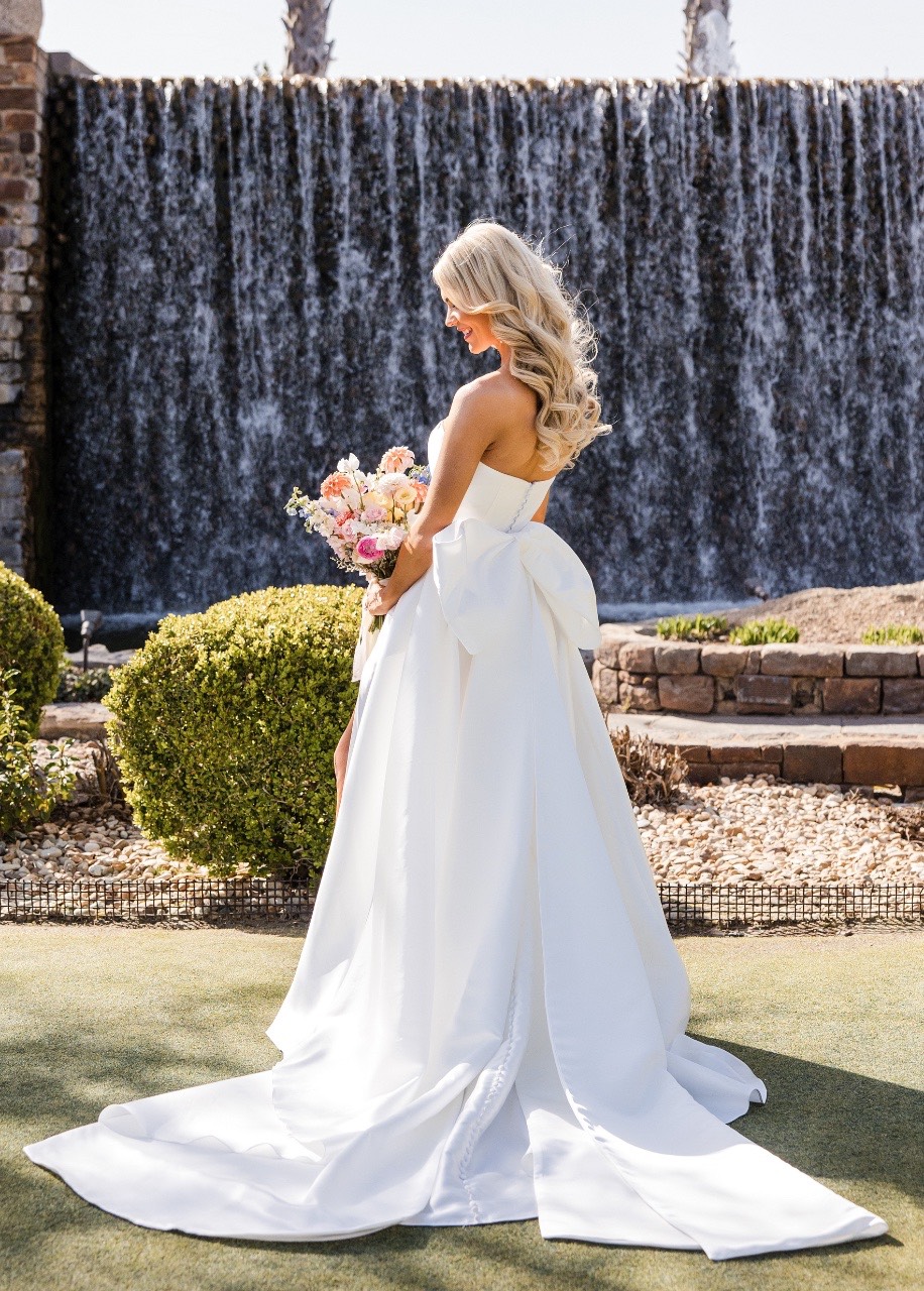 S and A getting ready for Horseshoe Bay Resort wedding in Texas
