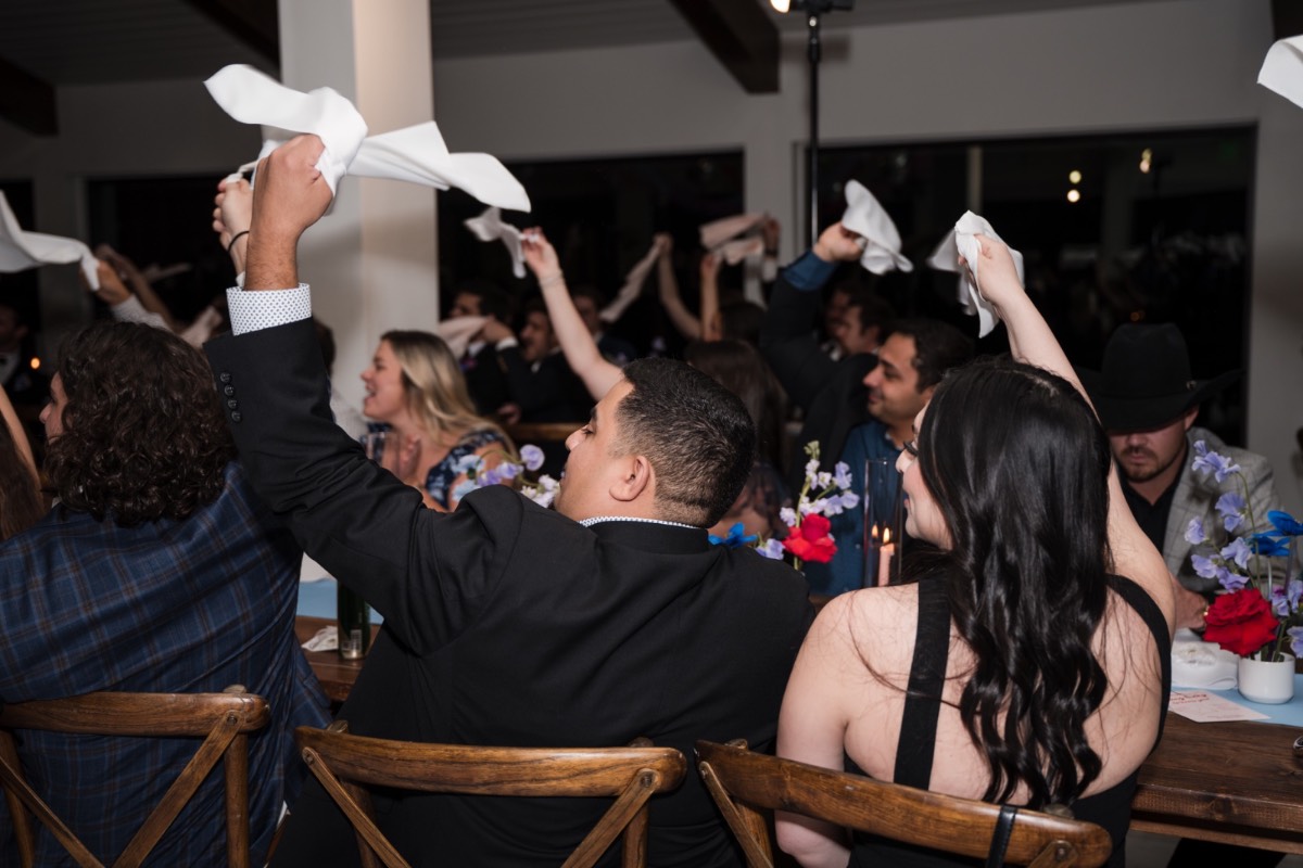 Bouquet toss moment at Videre Estate wedding reception in Wimberley