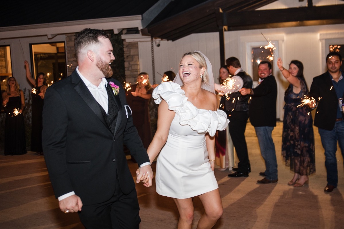 Wedding day timeline coordination by Gerad Floyd at Texas venue