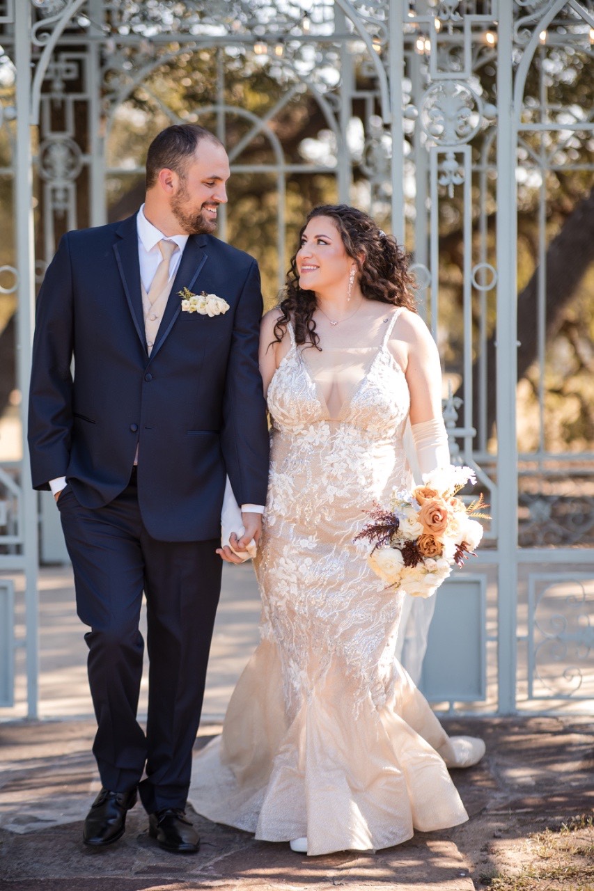 Couple embracing during intimate first look photographed by The Bird and The Bear