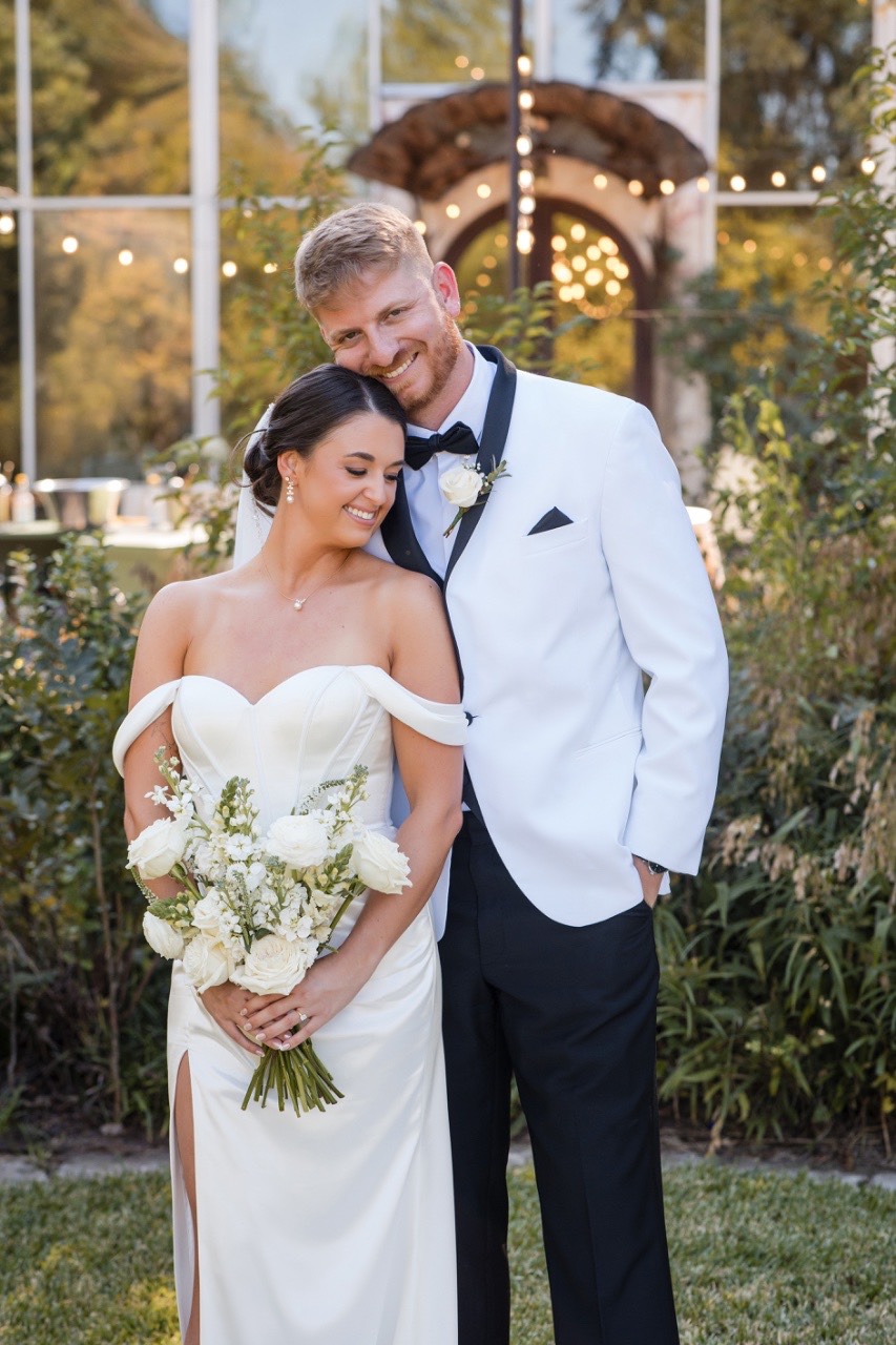 M and S holding hands during intimate first look at Barr Mansion