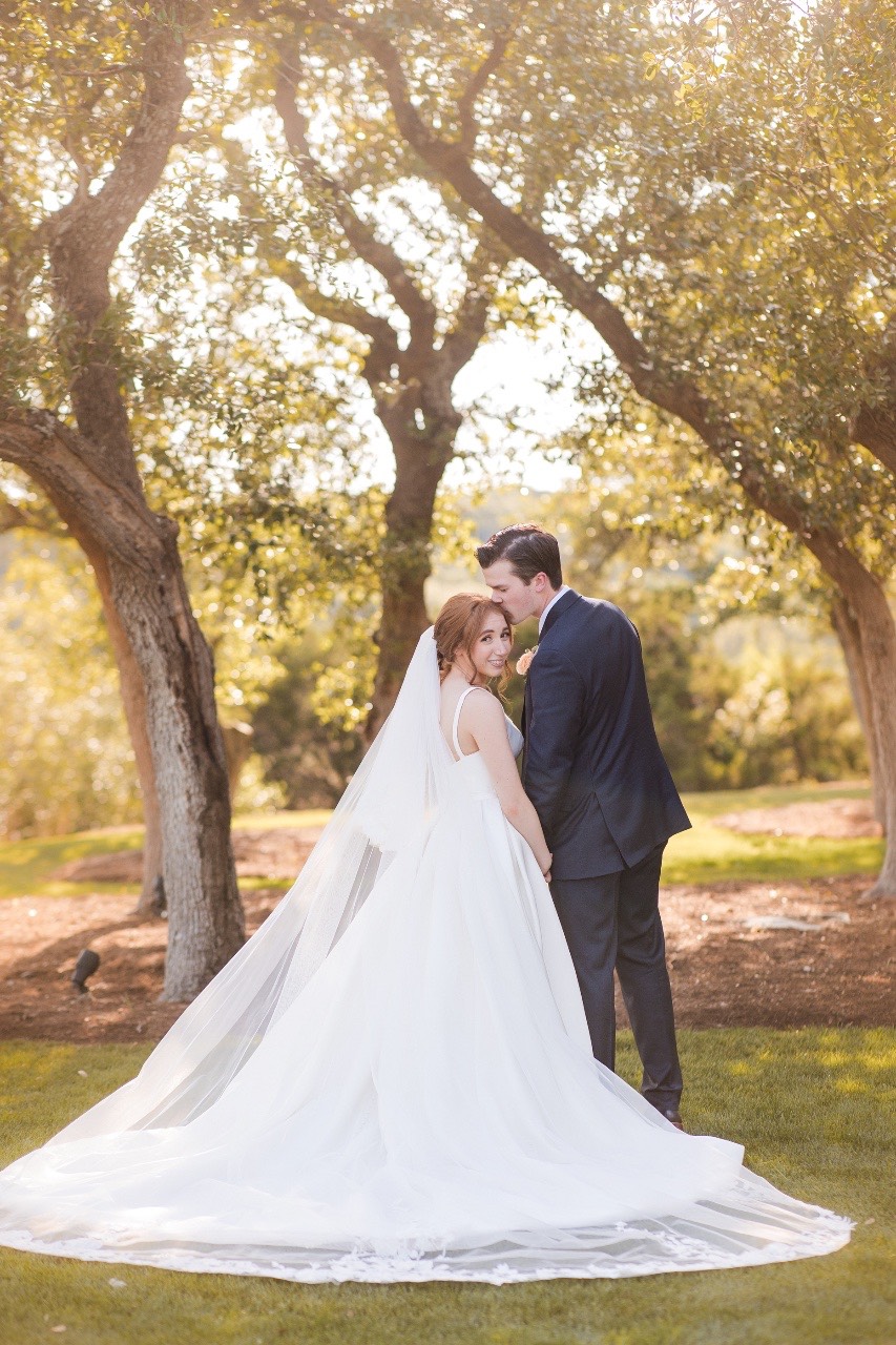 Confetti moment with bride and groom at Canyonwood Ridge wedding in Texas