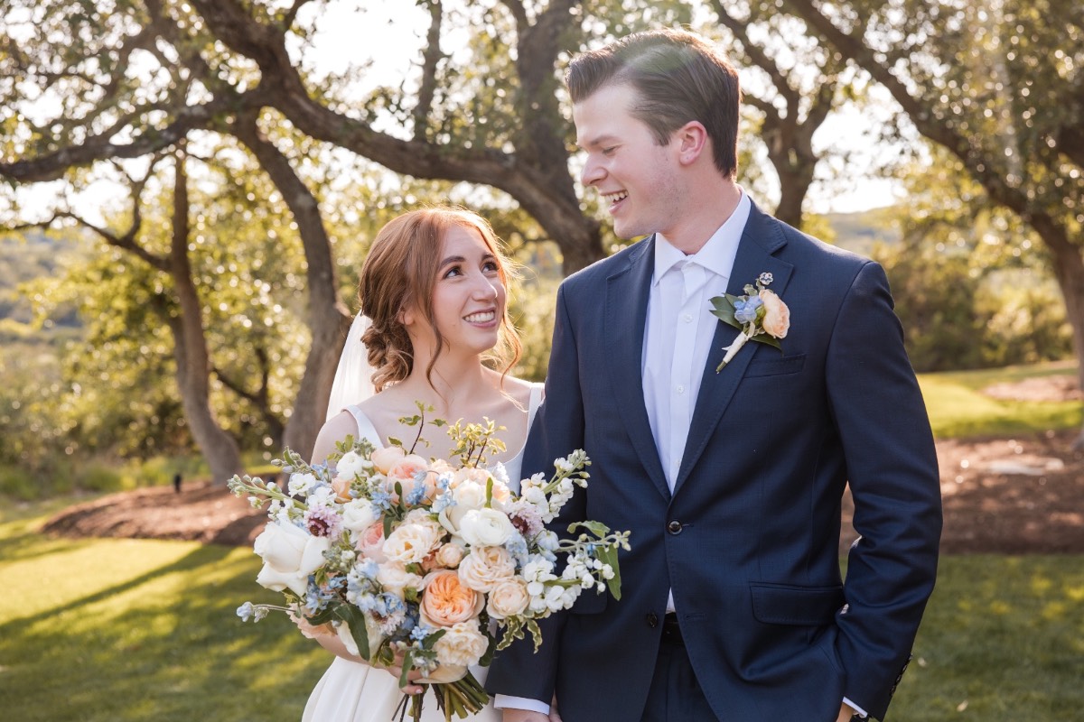 Newlyweds O and C photographed by The Bird and The Bear at Canyonwood Ridge