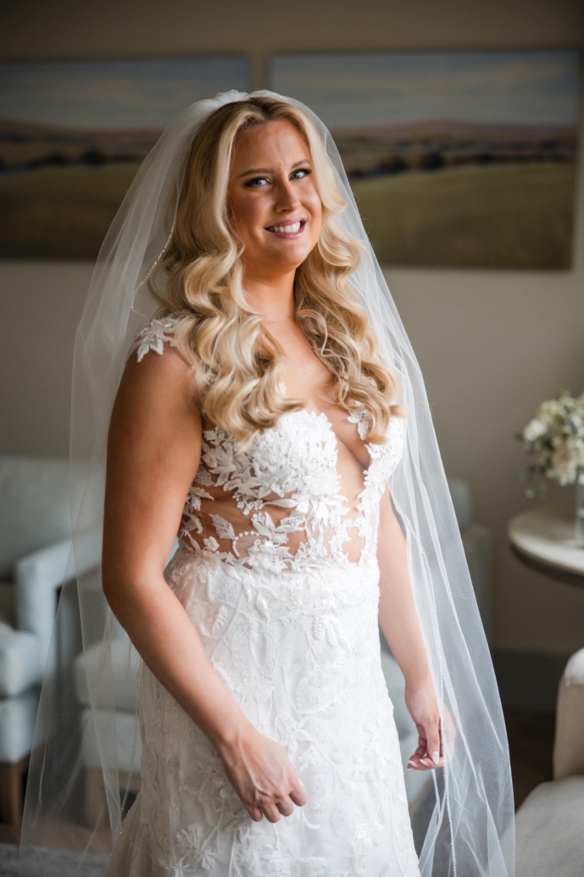Bridal party gathered in getting ready room at Canyonwood Ridge Dripping Springs