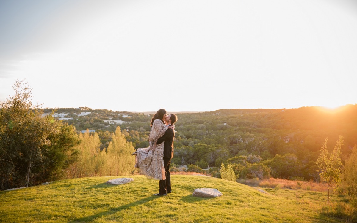 Extended family portraits during Canyonwood Ridge wedding day festivities