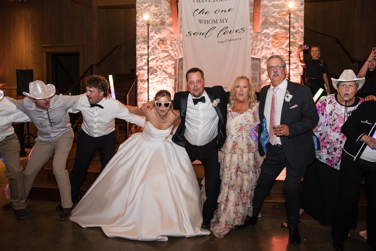 Couple's first dance as married partners at Lampasas venue