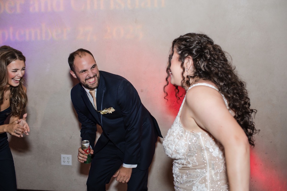 Vintage and Lace Weddings coordinating smooth transition to dinner service