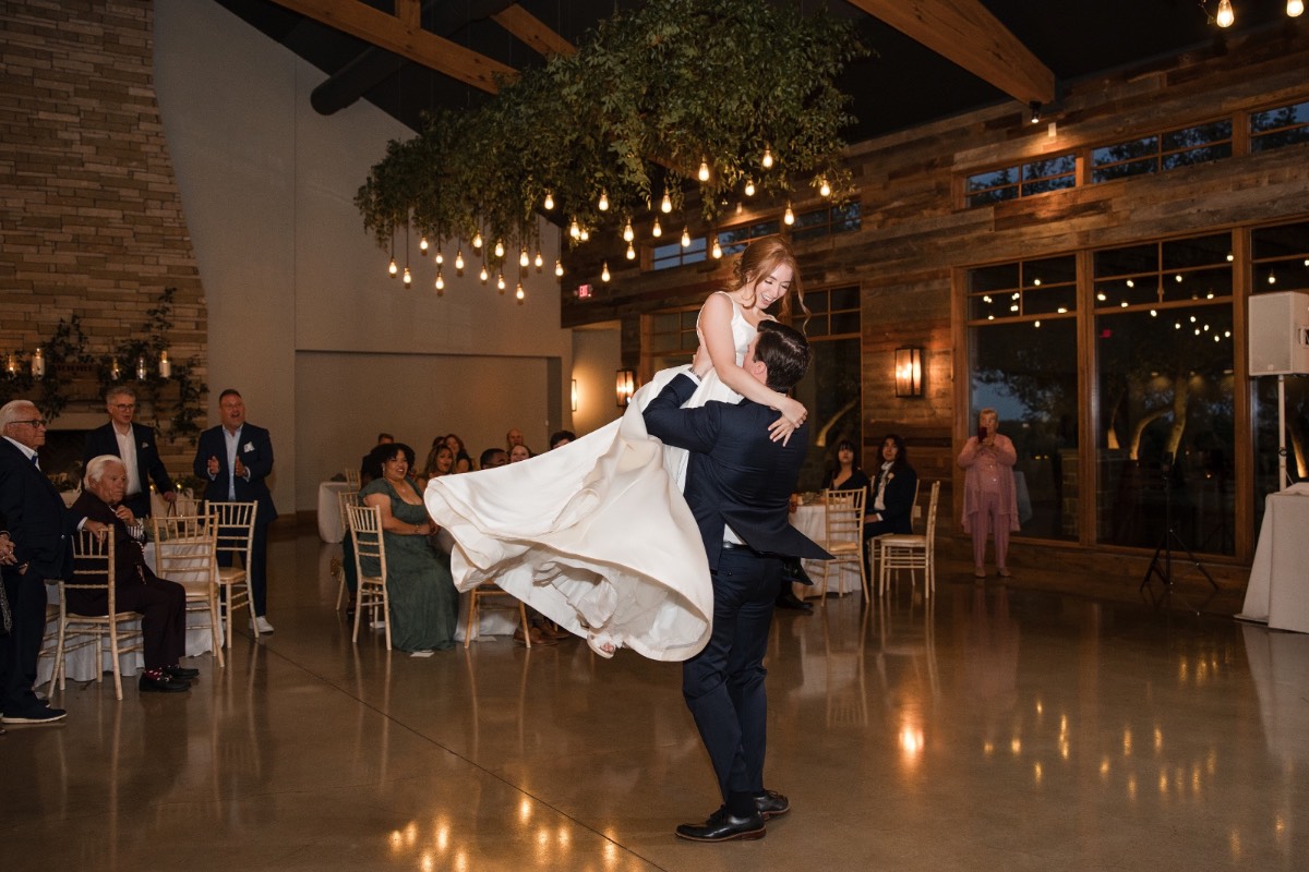 Cocktail hour ambiance at scenic Canyonwood Ridge wedding venue in Texas