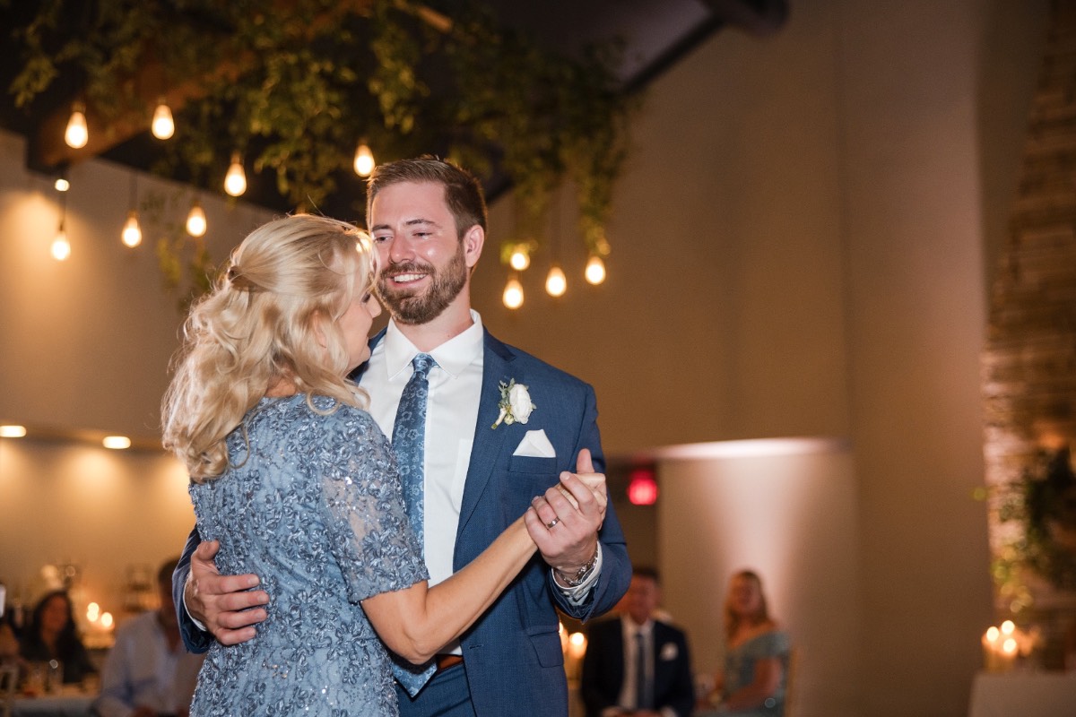 Family portrait session at Canyonwood Ridge winter outdoor wedding venue