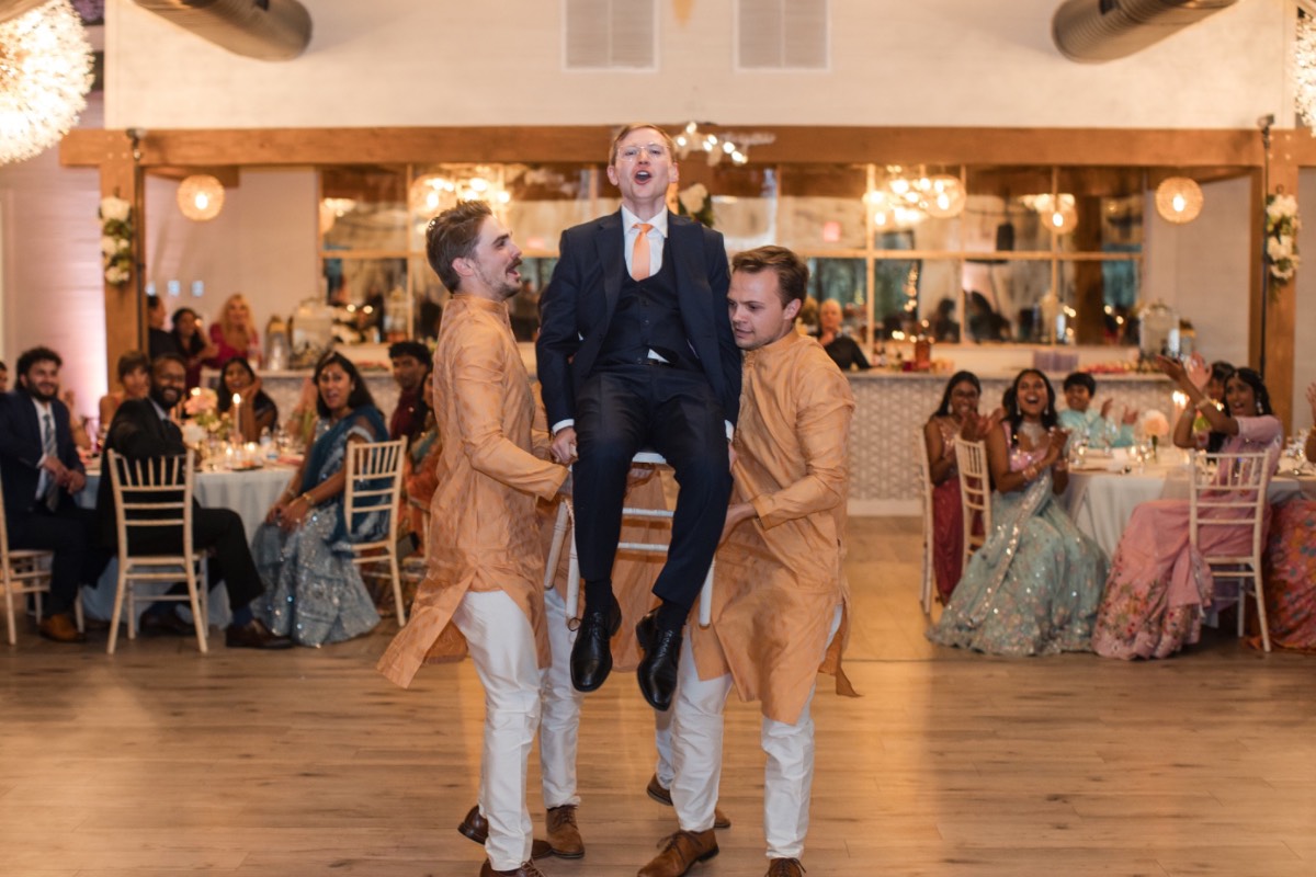 Newlyweds' first dance captured by The Bird and The Bear videographer