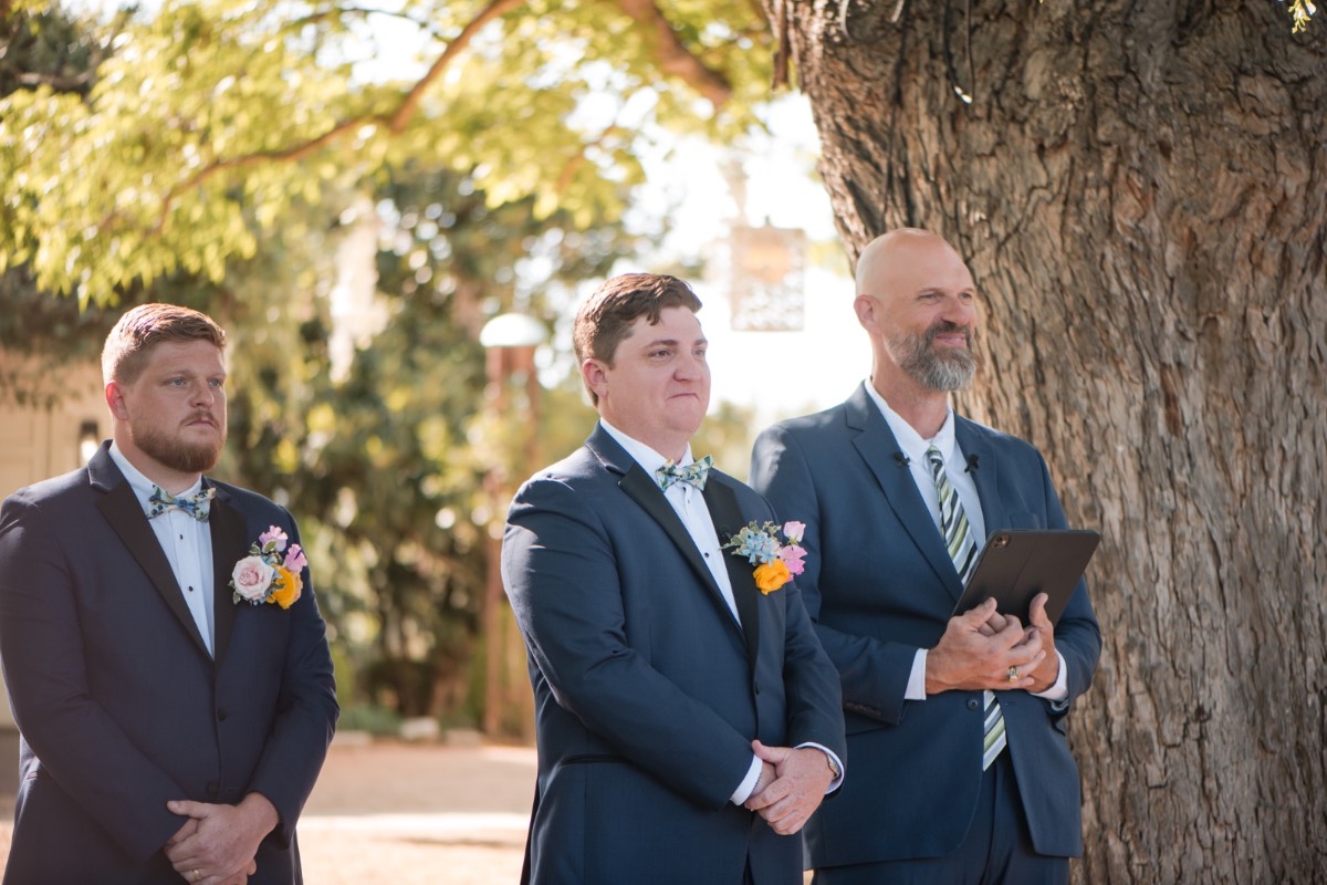 Bride L and groom S's romantic portrait at Barr Mansion Austin