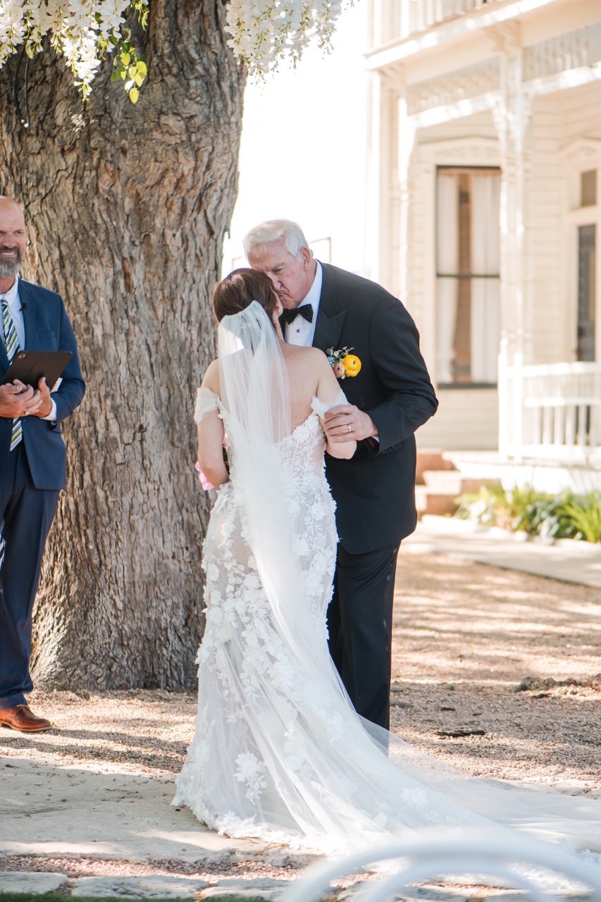 Couple L and S photographed by The Bird and The Bear at Barr Mansion