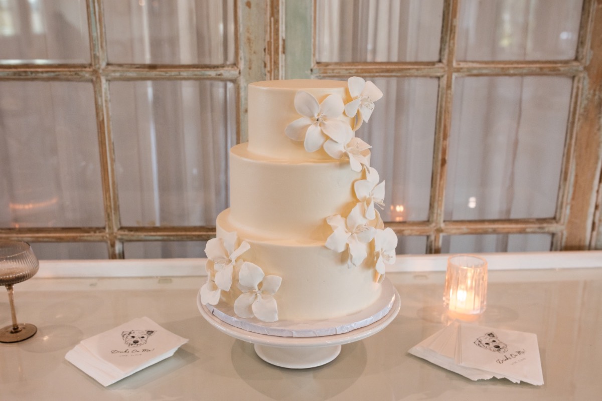 Pecan Springs Ranch wedding photographer documenting L's veil and bridal details